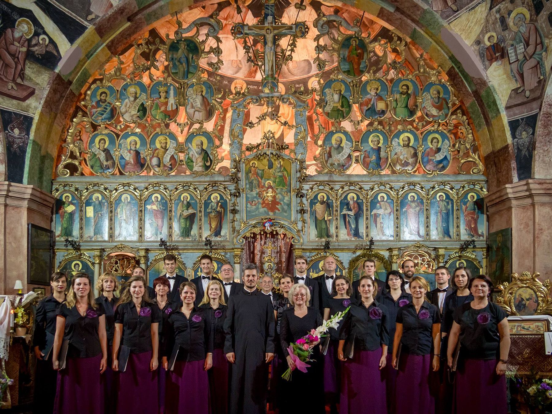 Aranyban úszó meleg gyertyafény - a Vox Mirabilis koncertje a Rác utcai templomban